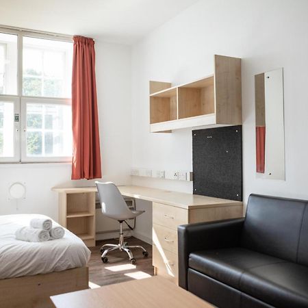 Rusholme Place Manchester Extérieur photo
